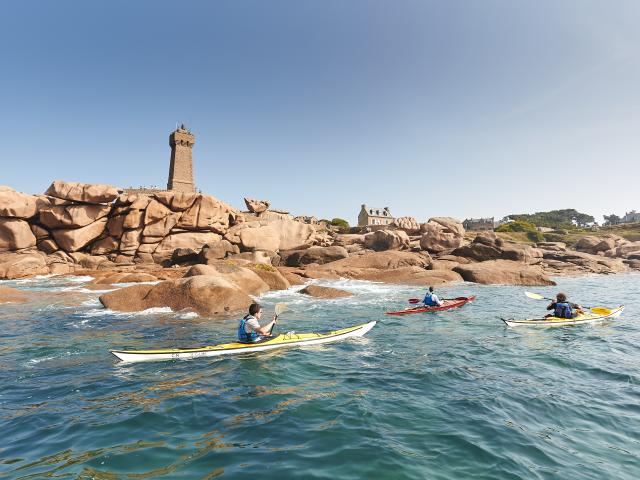 Activités nautiques - Centre Nautique - Kayak au phare de Ploumanac'h | Perros-Guirec | Côtes d'Armor (Bretagne)