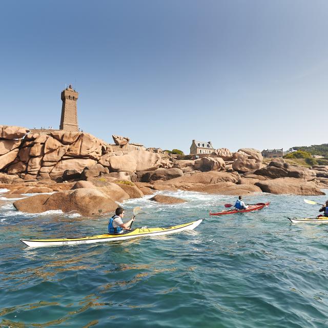 Activités nautiques - Centre Nautique - Kayak au phare de Ploumanac'h | Perros-Guirec | Côtes d'Armor (Bretagne)