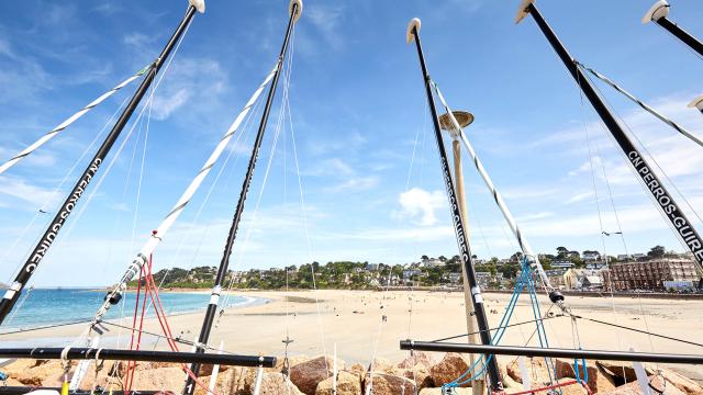 Activités nautiques - Centre nautique- Catamarans à la plage de Trestraou | Perros-Guirec | Côtes d'Armor (Bretagne)