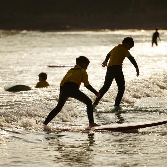 Activités nautiques - Surf à la plage de Trestraou | Perros-Guirec | Côtes d'Armor (Bretagne)