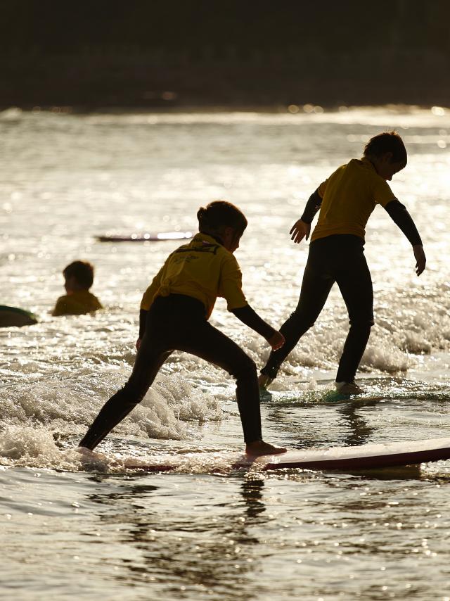 Activités nautiques - Surf à la plage de Trestraou | Perros-Guirec | Côtes d'Armor (Bretagne)