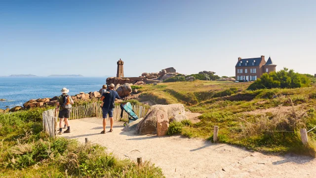 Famille au Phare du Mean Ruz à Ploumanac'h | Perros-Guirec | Côtes d'Armor (Bretagne)