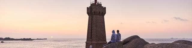 Coucher de soleil au Phare du Mean Ruz à Ploumanac'h | Perros-Guirec | Côtes d'Armor (Bretagne)