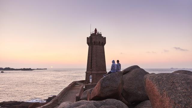 Coucher de soleil au Phare du Mean Ruz à Ploumanac'h | Perros-Guirec | Côtes d'Armor (Bretagne)