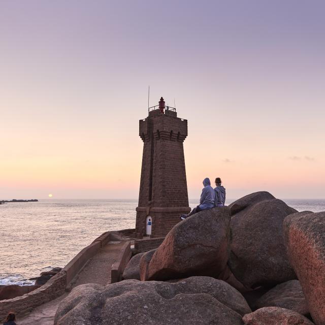 Coucher de soleil au Phare du Mean Ruz à Ploumanac'h | Perros-Guirec | Côtes d'Armor (Bretagne)