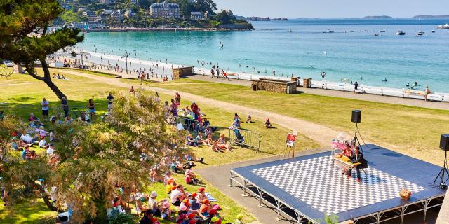 Plage de Trestraou - Festival Place aux Mômes à Perros-Guirec | Côtes d'Armor (Bretagne)