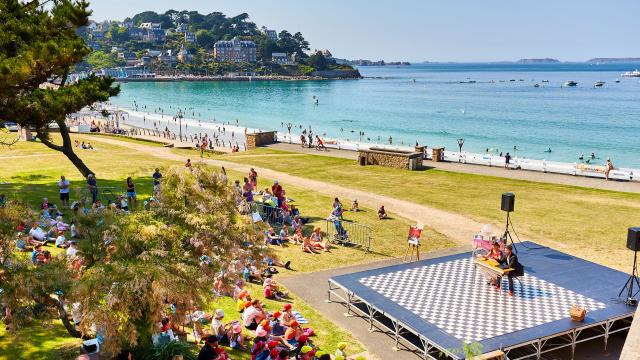 Plage de Trestraou - Festival Place aux Mômes à Perros-Guirec | Côtes d'Armor (Bretagne)