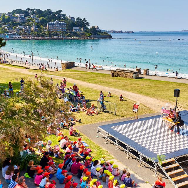 Plage de Trestraou - Festival Place aux Mômes à Perros-Guirec | Côtes d'Armor (Bretagne)