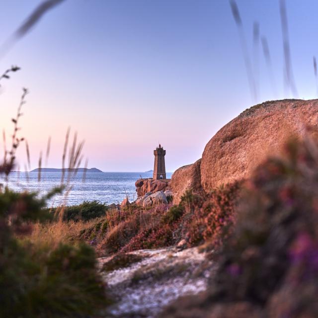 Phare Mean Ruz - Ploumanac'h - Perros-Guirec - Côte de Granit Rose - Côtes d'Armor (Bretagne)