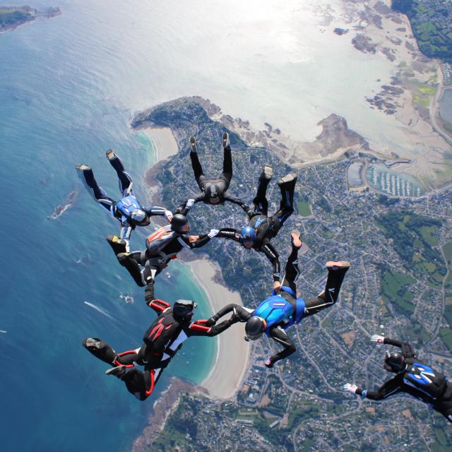 Vertical Perros, Parachutisme, Sport