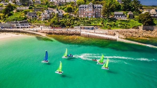 catamarans | voile | Centre nautique | gare maritime | Perros-Guirec | Trestraou | Côtes d'Armor (Bretagne)