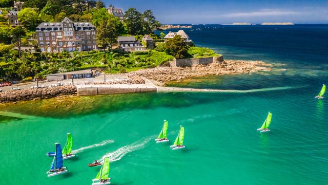 catamarans | voile | Centre nautique | gare maritime | Perros-Guirec | Trestraou | Côtes d'Armor (Bretagne)