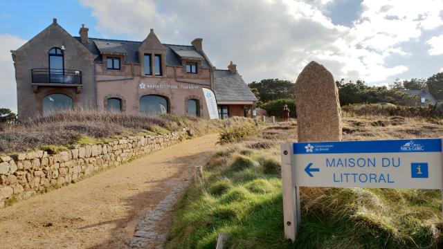 OT - Maison du Littoral, Ploumanac'h, Sentier des Douaniers - Côte de granit rose, Perros-Guirec | Côtes d'Armor (Bretagne)