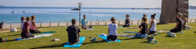 Yoga plage de trestraou Perros-Guirec