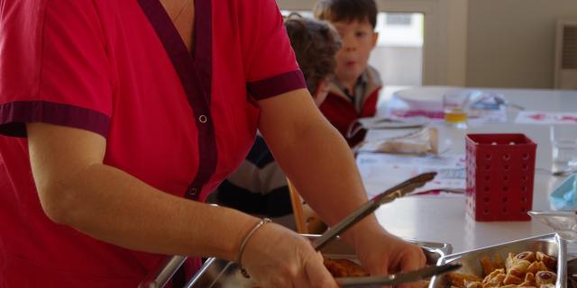 restauration scolaire cuisine équipe