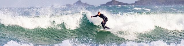 Surf plage de trestraou Perros-Guirec