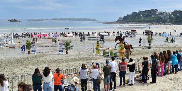 2022 Perros Jump - Plage de Trestraou, Perros-Guirec, Côtes d'Armor (22), BRETAGNE