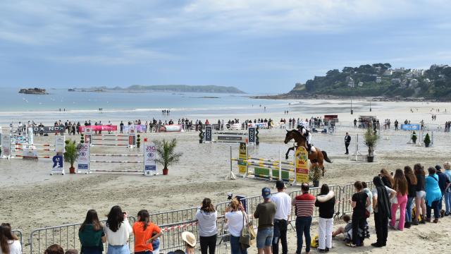 2022 Perros Jump - Plage de Trestraou, Perros-Guirec, Côtes d'Armor (22), BRETAGNE