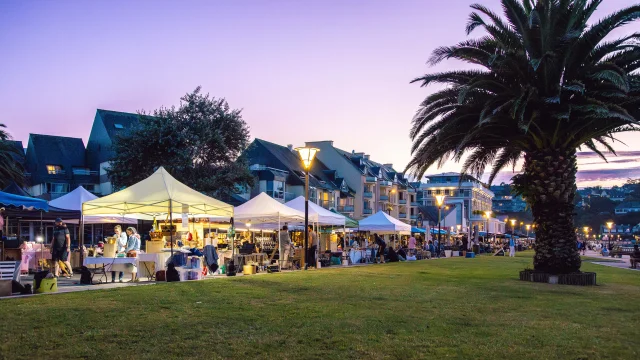 Marché nocturne, Plage de Trestraou, Perros-Guirec, 22